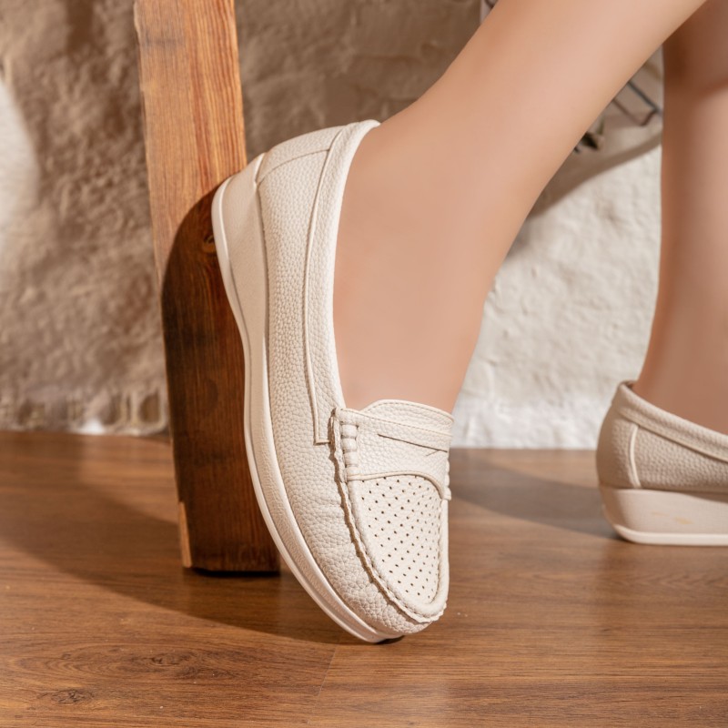 Women's shoes, 3 cm heel - beige - code (130)